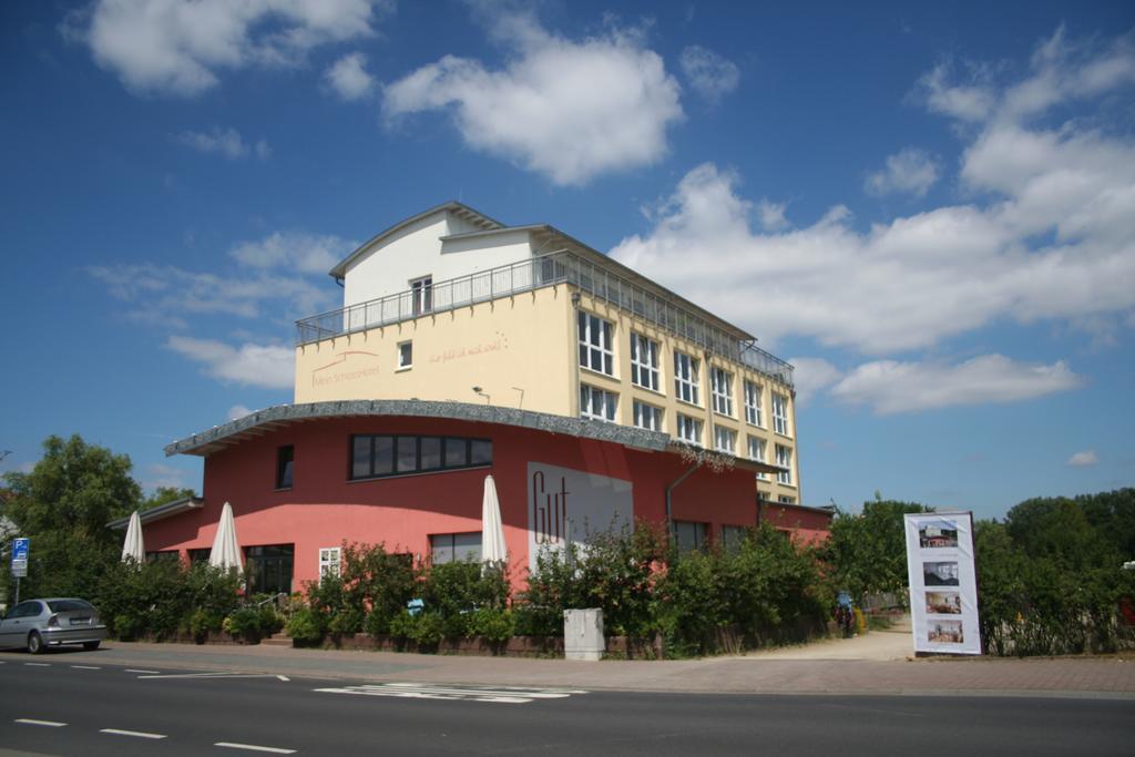 Mein Schlosshotel Heusenstamm Exterior photo