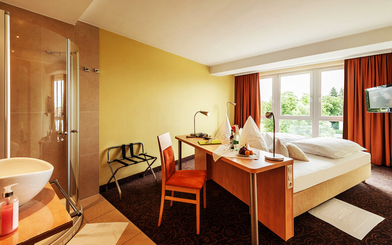 Mein Schlosshotel Heusenstamm Exterior photo